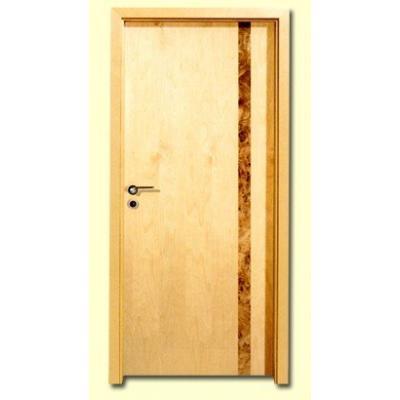 Holz-Haustür mit vertikalen Balken 
